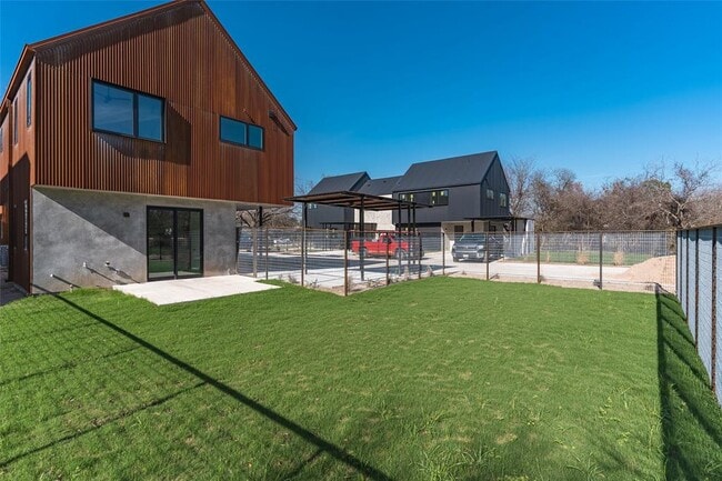 Photo - 915 Tillery St