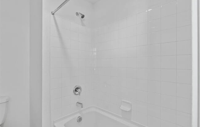 Photo - Shared bathroom room 4