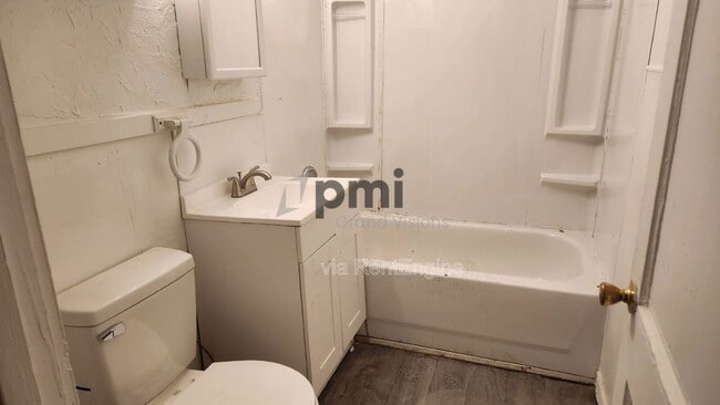 Building Photo - 845 W Sawyer St Rental