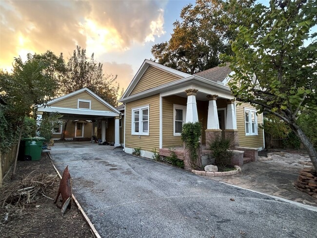 Photo - 209 Walton St