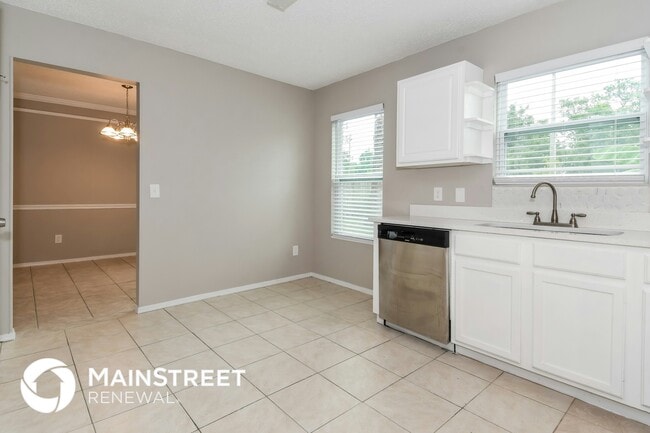 Photo - 627 Staffordshire Dr