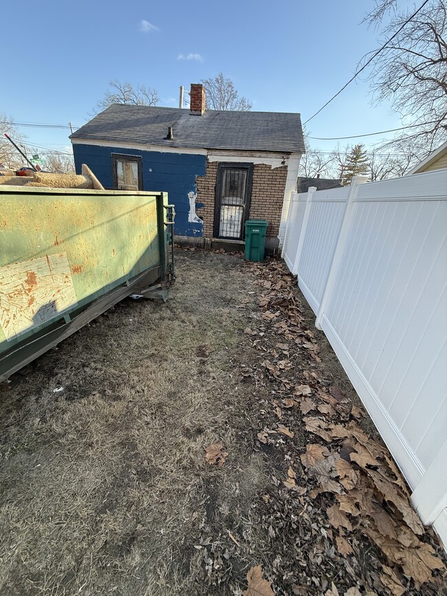 Building Photo - 1700 W Grand Ave