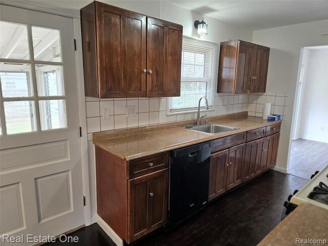 Photo - 25825 Sierra Dr