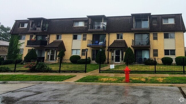 Building Photo - 8141 W 84th Pl Unit GARDEN Rental