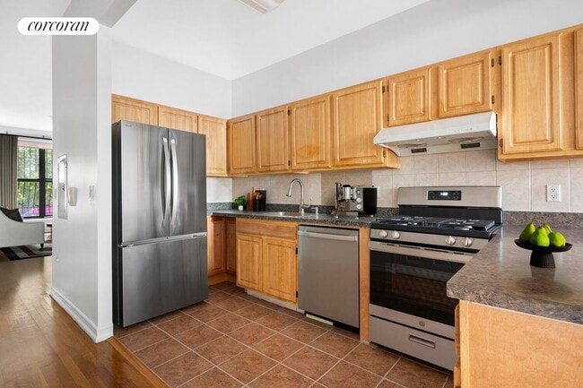 Photo - 489 Manhattan Ave