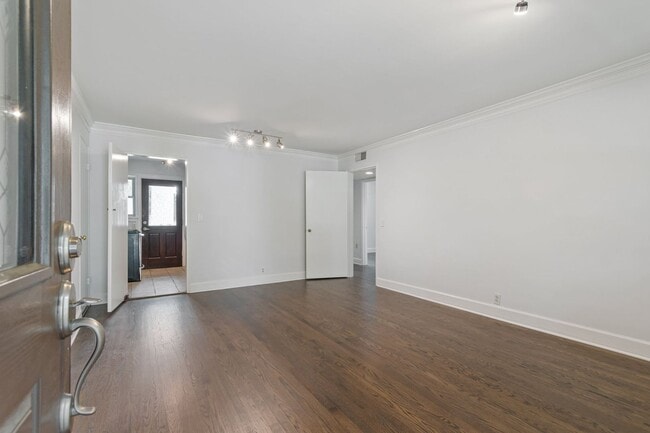 Photo - Chesterfield C-7 Unit Chesterfield C-7