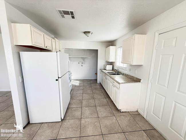 Photo - Gorgeous and Functional 4Bdm 2Ba Home with Large Backyard.