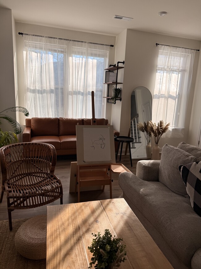 Building Photo - 338 Simeon Dr