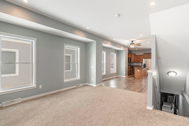 Photo - 737 Bates St SE