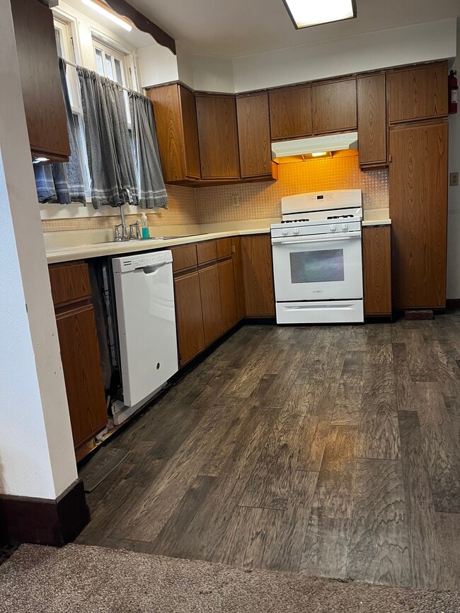 Lots of cabinets - 912 Iowa St