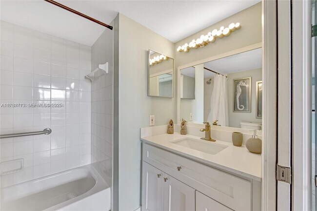 Photo - 19501 E Country Club Dr Unidad 9503