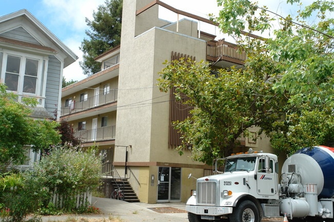 Building Photo - 2212 Blake Street
