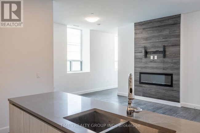 Photo - 365 Armour Rd Unité 304