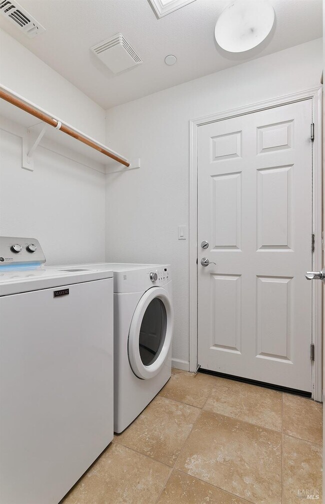 Photo - 504 Silver Ridge Dr