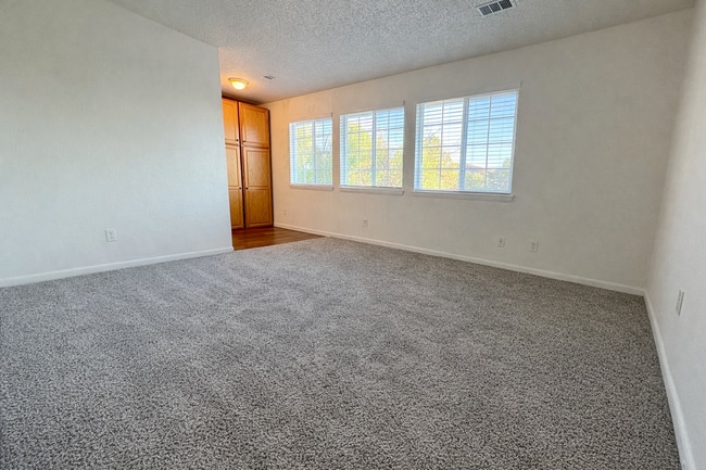 Photo - 1990 Eagle St Unidad 4