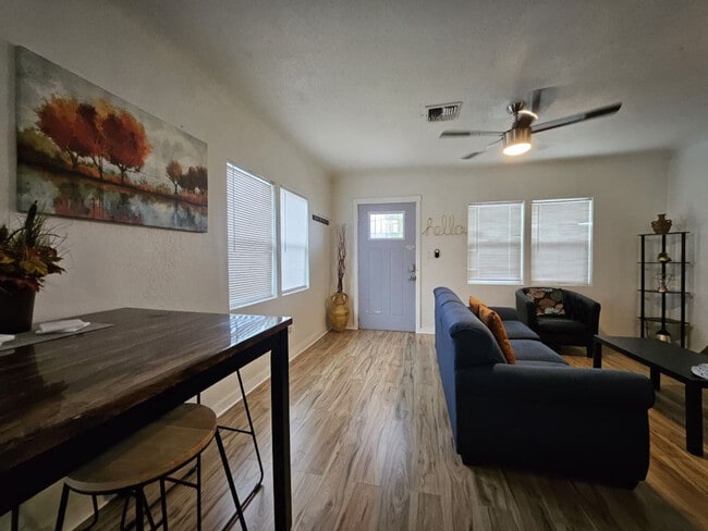 Building Photo - 324 N 13th Pl Unit ID1245880P Rental