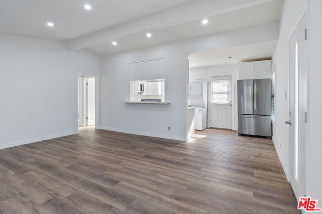 Photo - 10806 Doty Ave