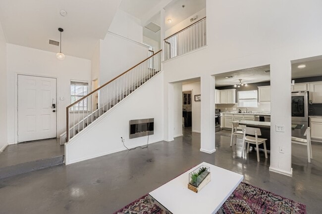 Photo - 928 Sally Lunn Way