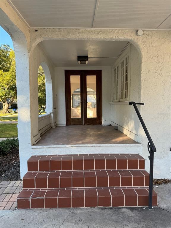 325 W Palm Dr