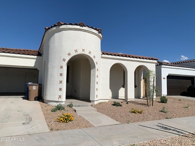 Building Photo - 22560 Via Estancia