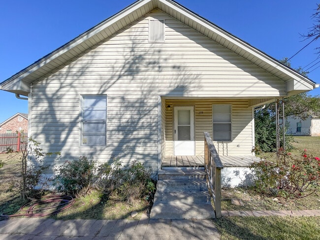 Photo - 715 N Bunker Dr