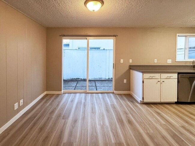 Photo - 1101 W 6th Ave
