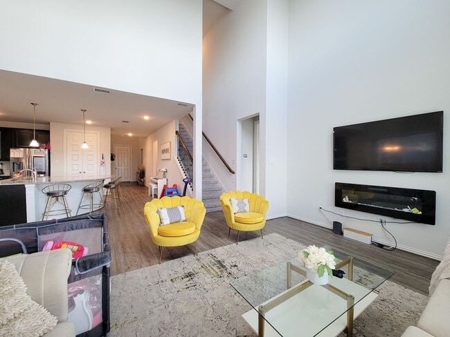 Photo - BEAUTIFUL 4 BEDROOM 3 BATHS. HUGE MAINBEDROOM, BATHROOM AND SEPARTATE SHOWING AND TUB.  BEAUTIFUL...