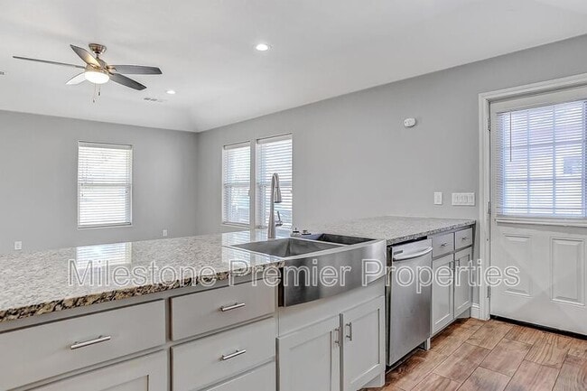 Photo - 115 Munson St