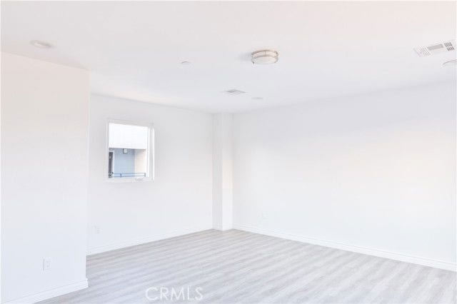 Photo - 14614 Vanowen St