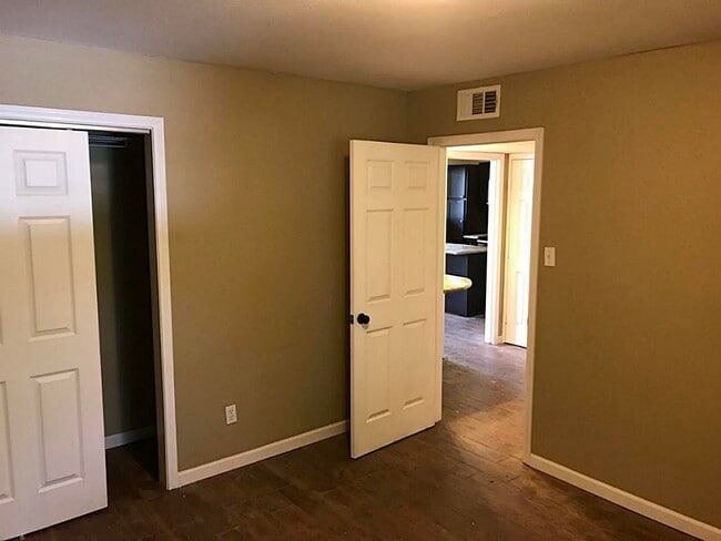 Photo - 638 Heidrich St St Unidad 19