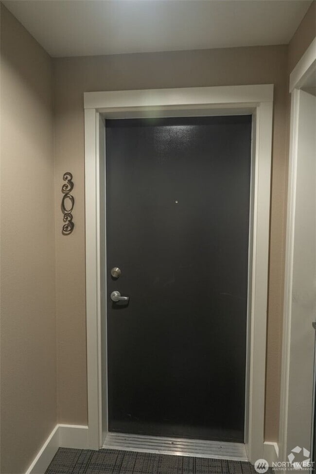 Building Photo - 2Bd/2Ba Seattle Condo Unit 303
