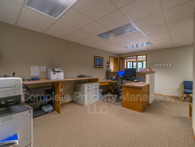 222 E Main St