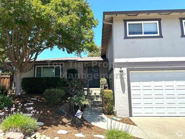 Building Photo - Spacious 4 Bed / 2.5 Bath / 2,106 Sqft Mar... Rental