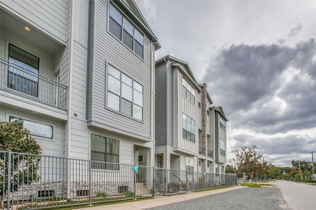 Building Photo - 1508 Beall St Rental