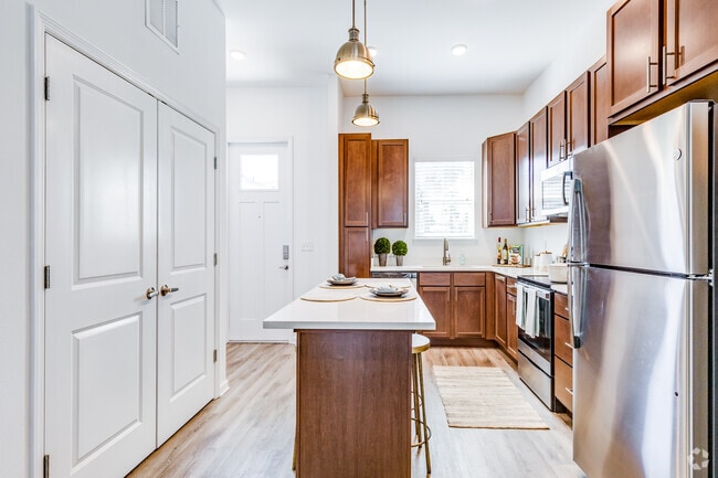 2 BD, 2 BA - 1,000 SF