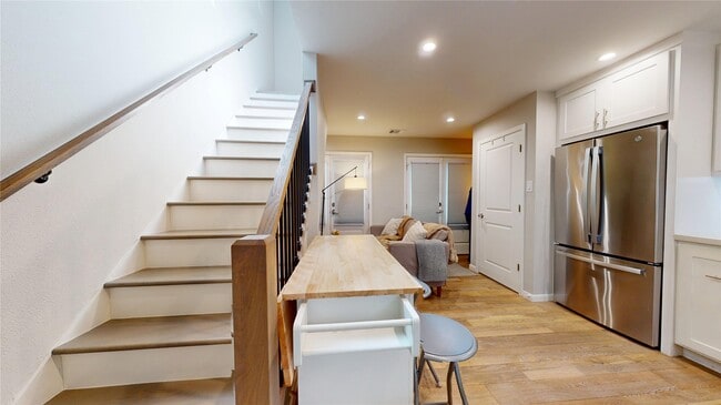 Building Photo - 1410 Hyde Park Blvd Unit 104