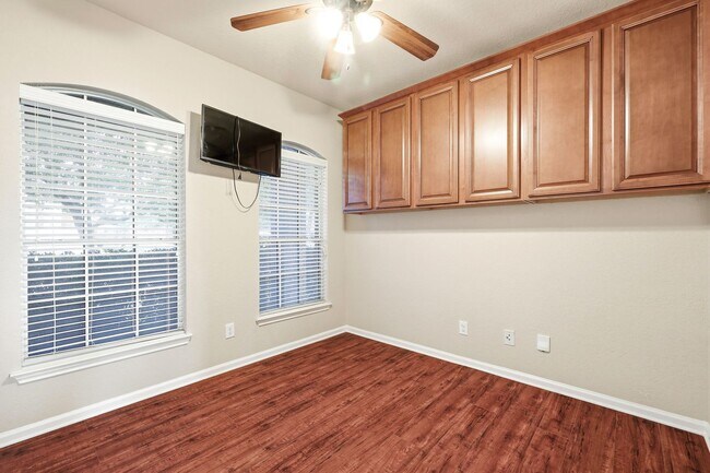 Photo - ***APPLICATION CURRENTLY UNDER REVIEW***Spacious Cul-de-sac home located close to Seaworld, Lackl...