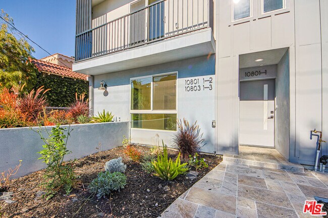 Photo - 10803 Kling St