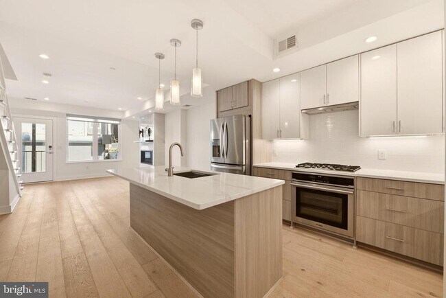Photo - 1023 16th St NE Unit B