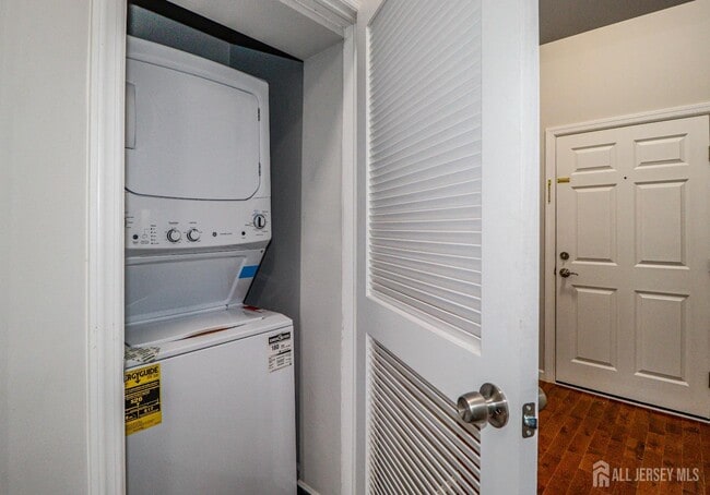 Photo - 33 Second St