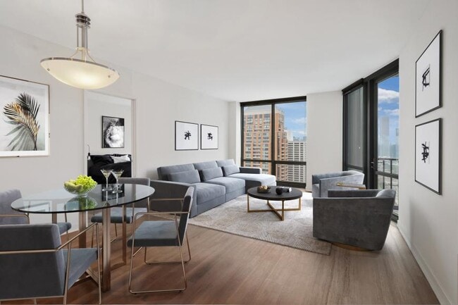 Building Photo - 2 bedroom in Chicago IL 60605 Unit PH21 Rental