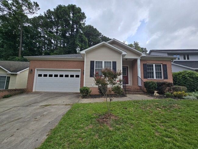 Building Photo - NEW LISTING!!!!!