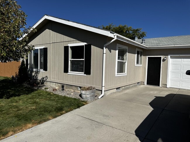 Photo - 1507 Erin Way