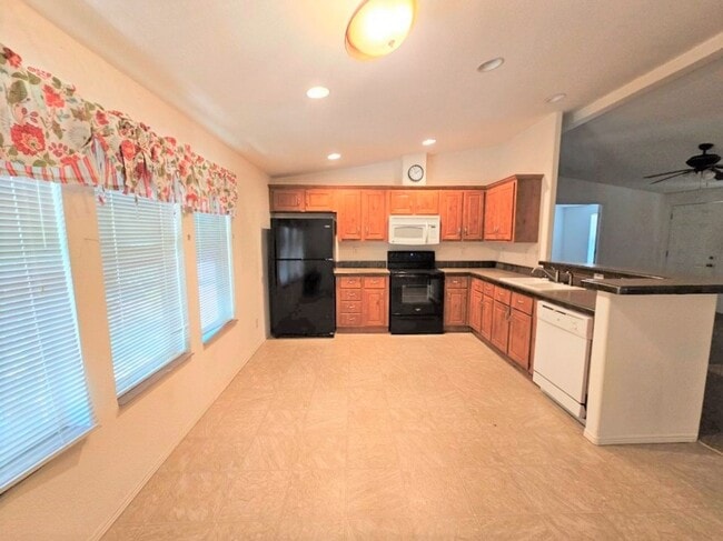 Building Photo - Shady retreat in Mescal