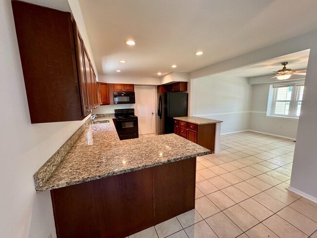 Photo - 2911 Tallow Ln