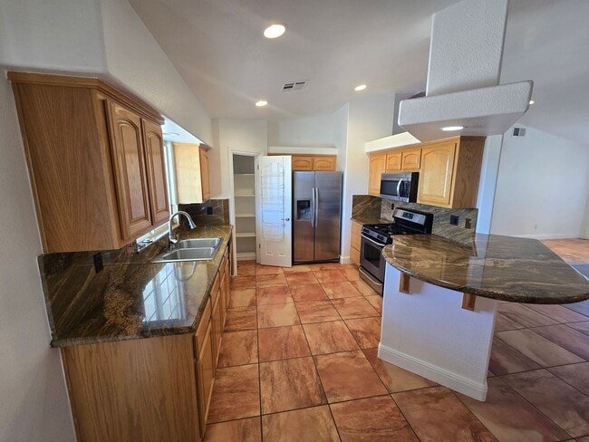 Photo - Beautiful, Huge 3 Bedroom in JT!!