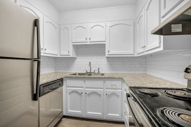 Photo - Redmont Square