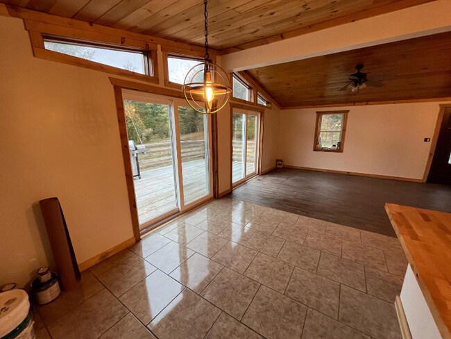 Photo - 162 Potash Rd Unit 1