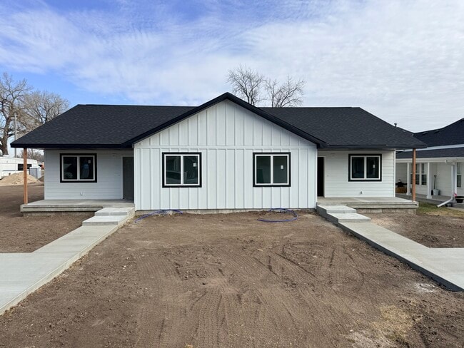 Building Photo - 202 E Plum St Unit 2