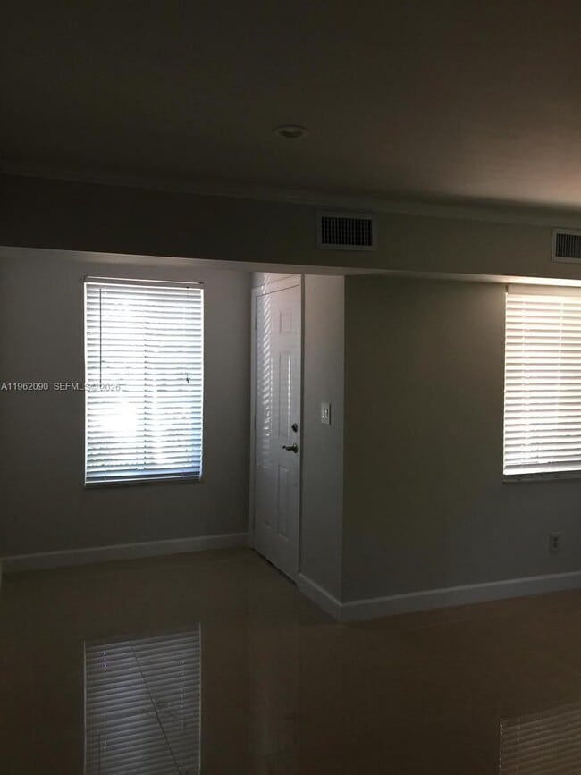 Photo - 5901 SW 45th St Unidad 1